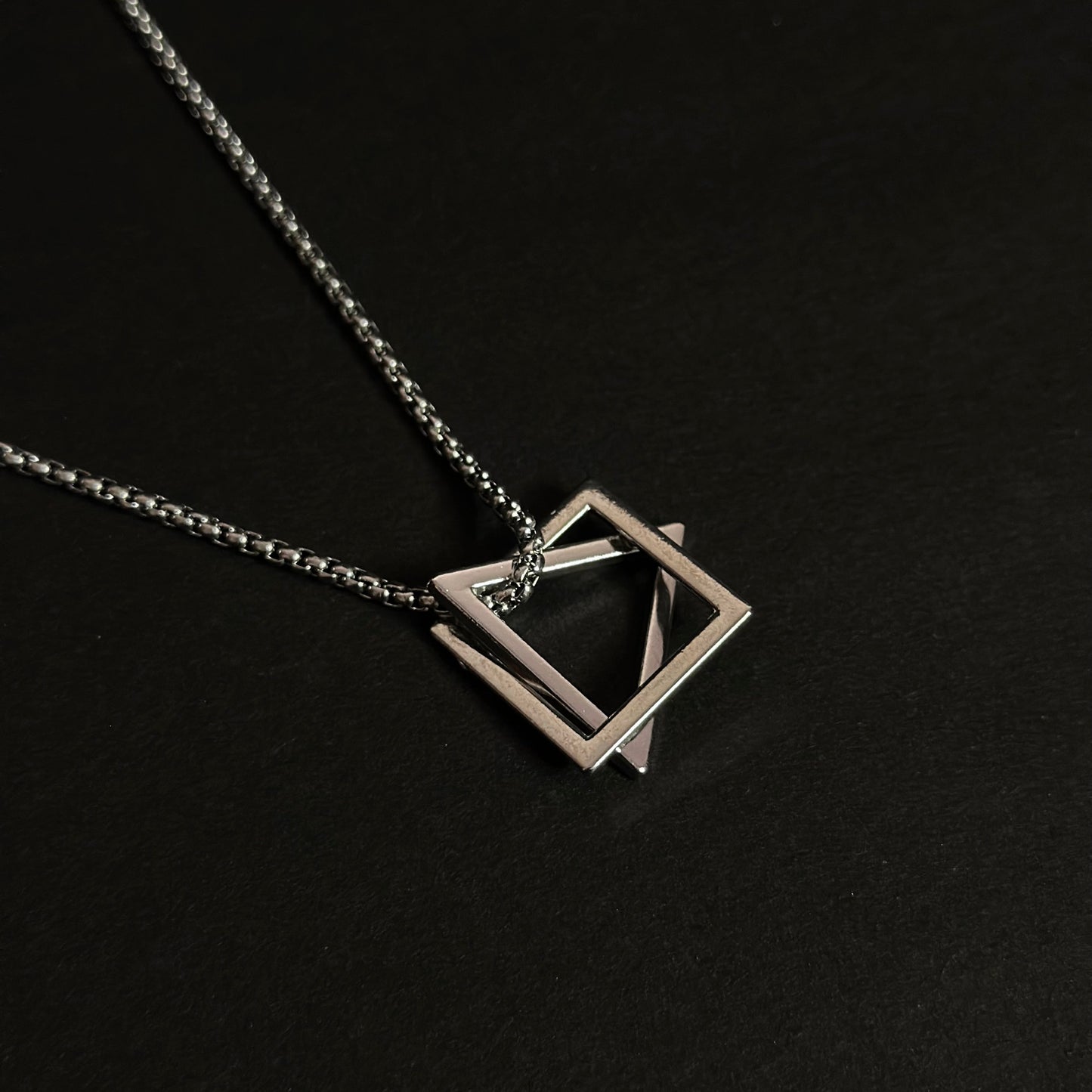 TRIVIUM PENDANT